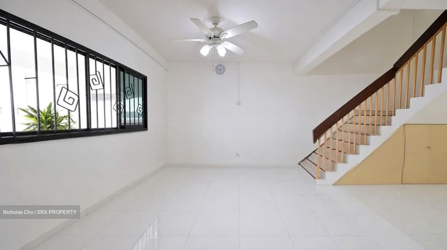 Blk 556 Jurong West Street 42 (Jurong West), HDB Executive #602629811